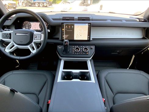 New 2025 Land Rover Defender 110 S image 7