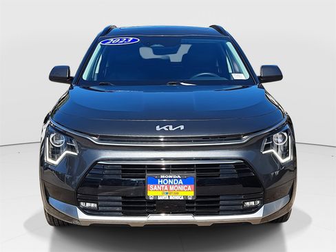 Used 2023 Kia Niro EX Touring image 2