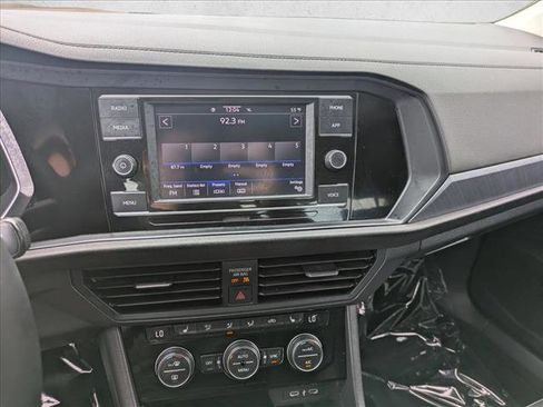 Used 2024 Volkswagen Jetta SE image 13