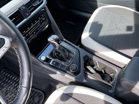 Used 2025 Volkswagen Taos SE w/ Panoramic Sunroof Package image 20