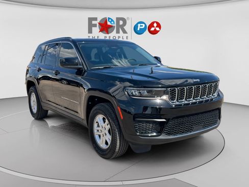 Used 2023 Jeep Grand Cherokee Laredo RWD image 7