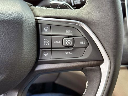 New 2025 Jeep Grand Cherokee Limited image 14