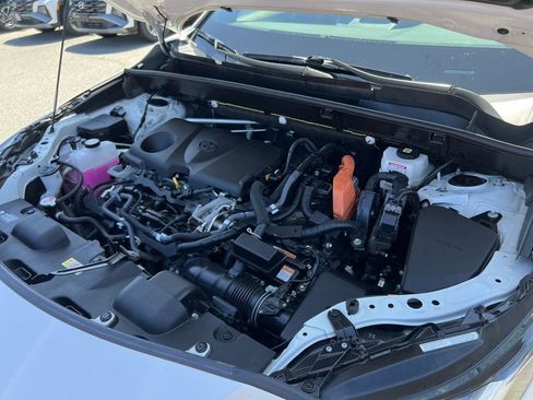 Used 2021 Toyota Venza XLE image 19