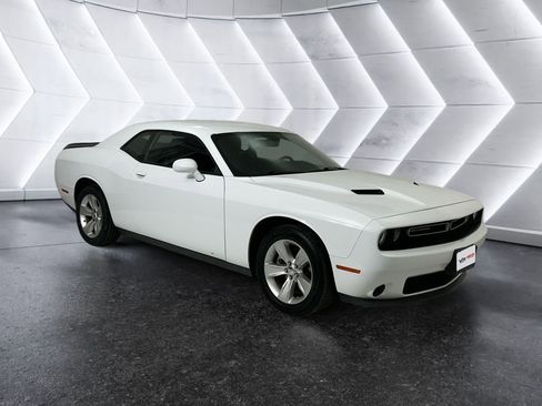 Used 2023 Dodge Challenger SXT image 1
