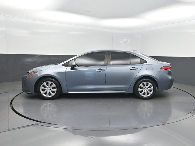 Used 2022 Toyota Corolla LE FWD image 3