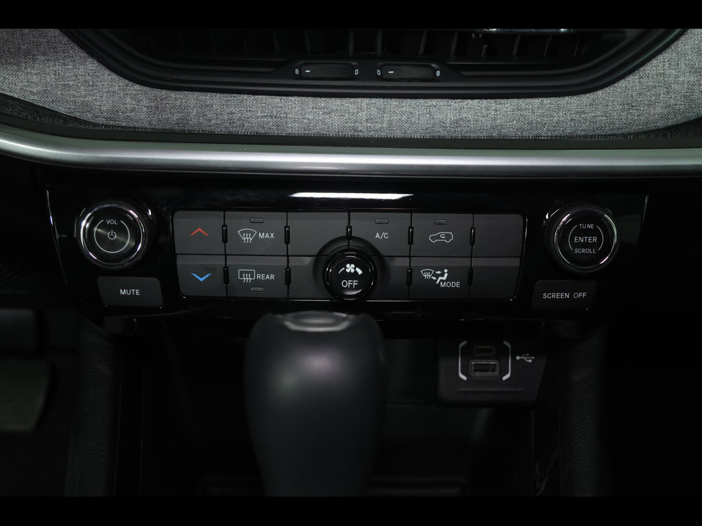 Used 2022 Jeep Compass Latitude w/ Sun and Sound Group AWD/4WD image 28