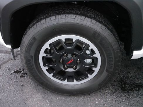 Certified 2025 Toyota 4Runner TRD Off-Road image 15