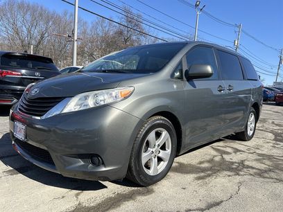 Used 2011 Toyota Sienna LE w/ Towing Pkg