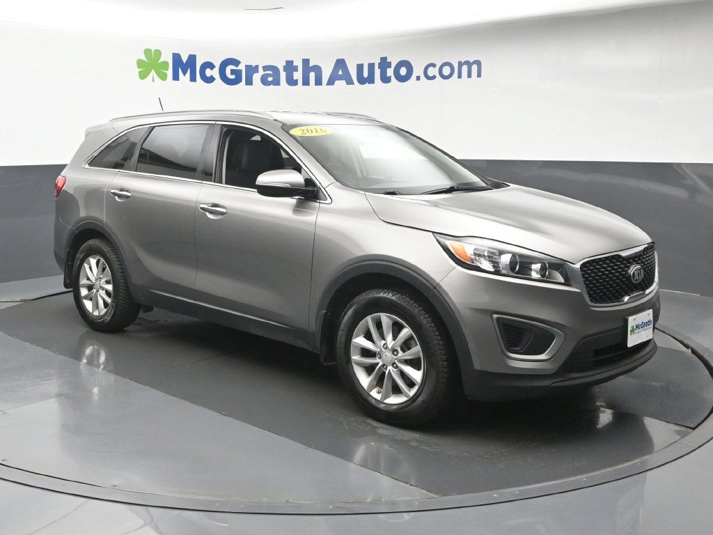 Used 2016 Kia Sorento FWD image 2