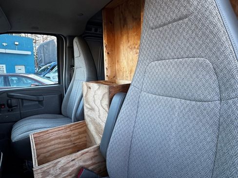 Used 2017 Chevrolet Express 3500 image 11