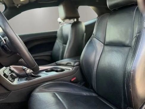 Used 2015 Dodge Challenger SXT Plus w/ Technology Group RWD image 8