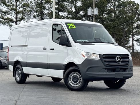 Used 2025 Mercedes-Benz Sprinter 2500 image 2