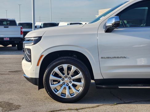 Used 2025 Chevrolet Suburban Premier RWD image 9
