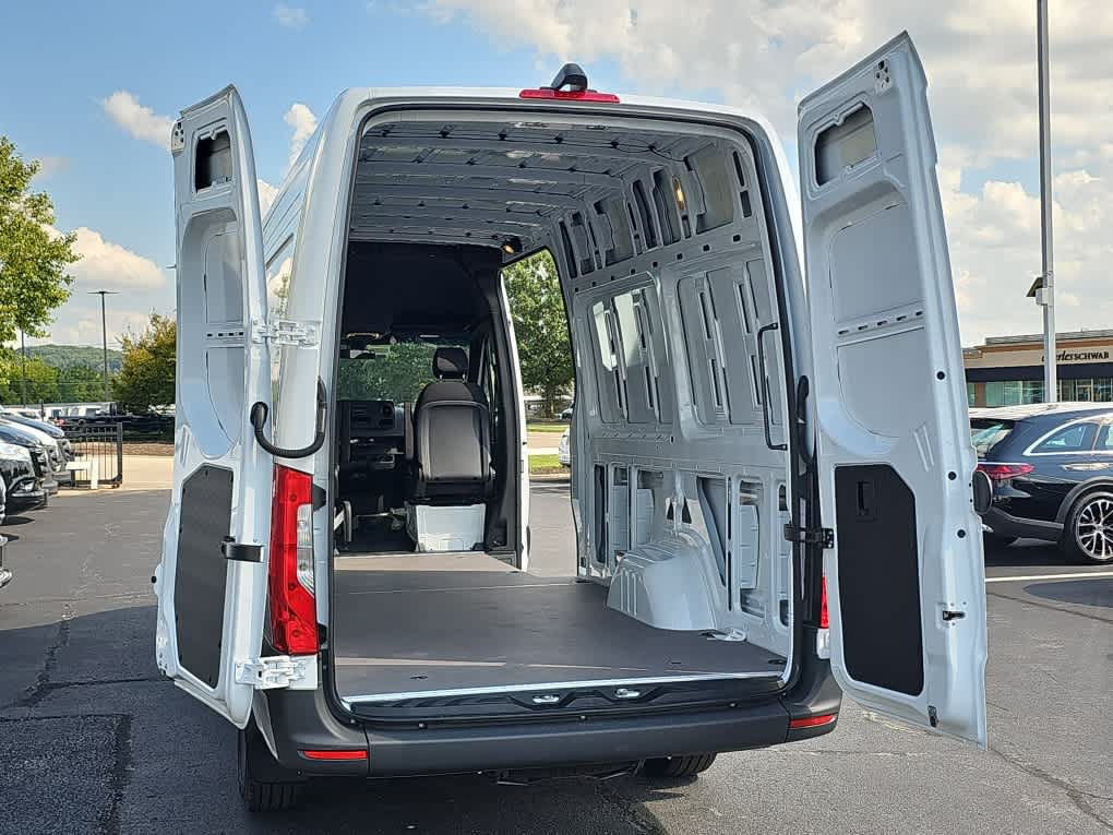 Used 2026 Mercedes-Benz Sprinter 2500 image 6