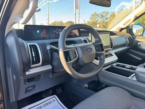 Certified 2025 Ford Expedition Active image 35