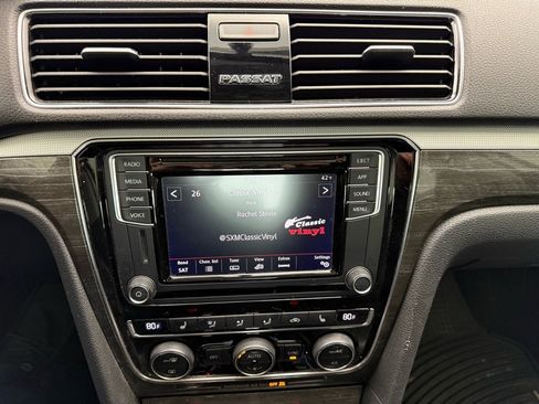 Used 2018 Volkswagen Passat 2.0T SE image 29