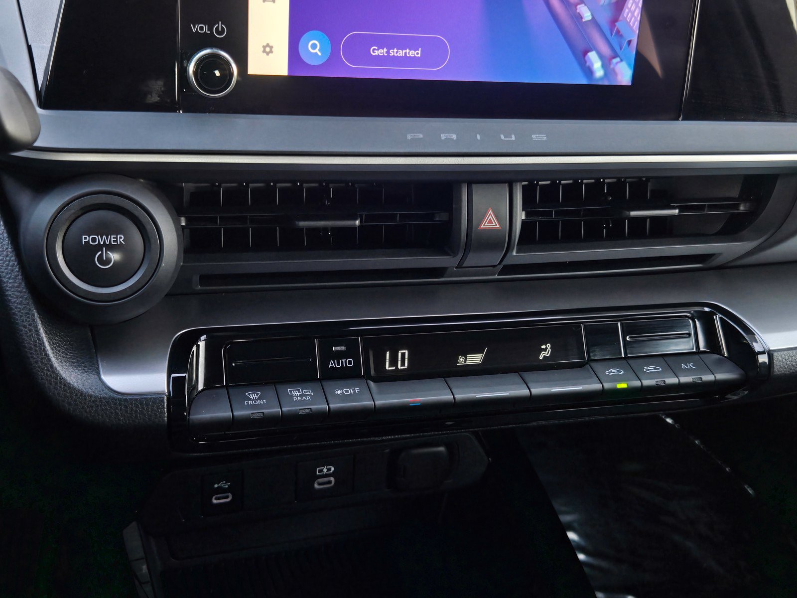 Used 2025 Toyota Prius LE FWD image 18