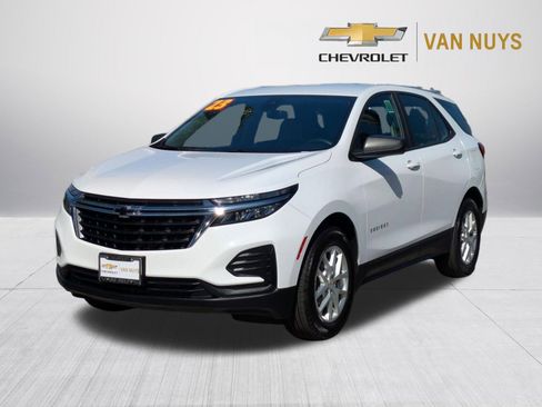 Used 2023 Chevrolet Equinox LS w/ LPO, Cargo Package FWD image 4
