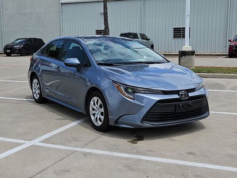 Used 2023 Toyota Corolla LE FWD image 3