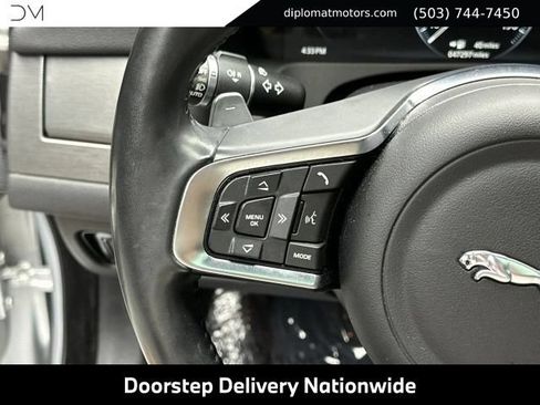 Used 2018 Jaguar XF S RWD image 28