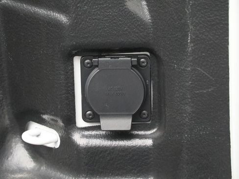 Used 2026 GMC Sierra 1500 SLT AWD/4WD image 11