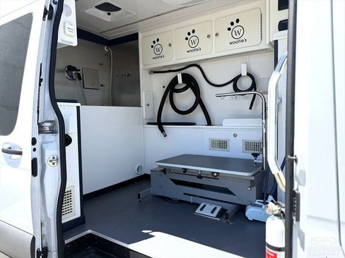 Used 2024 Mercedes-Benz Sprinter 2500 image 10