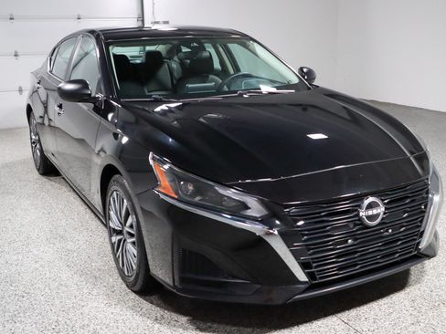 Used 2024 Nissan Altima 2.5 SV FWD image 5