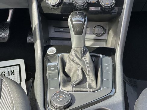 Used 2024 Volkswagen Taos SE w/ Panoramic Sunroof Package image 19