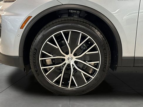 New 2025 Porsche Macan Electric image 12