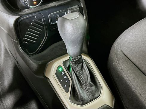 Used 2016 Jeep Renegade Sport w/ Power & Air Group image 21