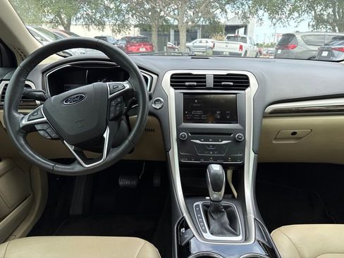 Used 2015 Ford Fusion SE w/ Equipment Group 202A FWD image 10