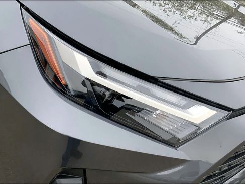 Used 2023 Toyota RAV4 XLE Premium image 27