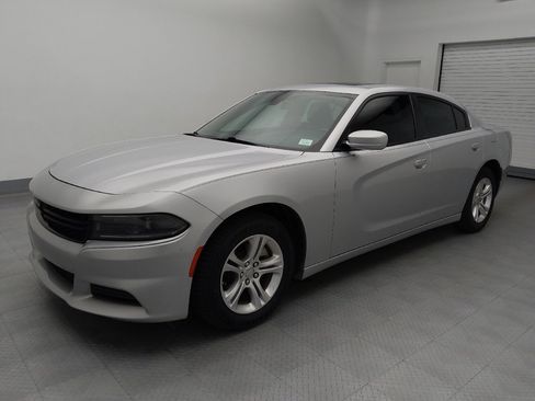 Used 2022 Dodge Charger SXT w/ Leather Interior Group RWD image 2