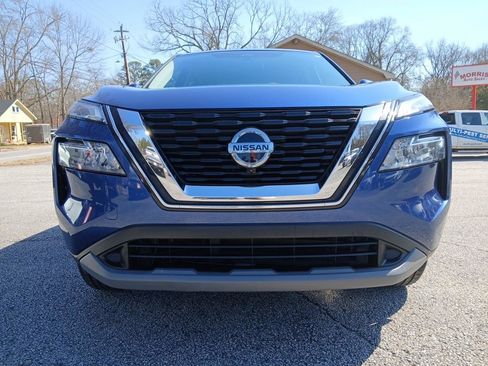 Used 2021 Nissan Rogue SV image 3