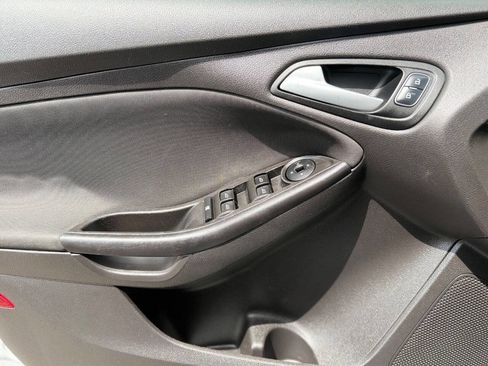 Used 2018 Ford Focus SE FWD image 19