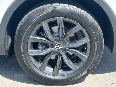 Used 2024 Volkswagen Tiguan SE FWD image 7