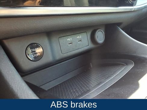 Used 2024 Nissan Rogue S image 6