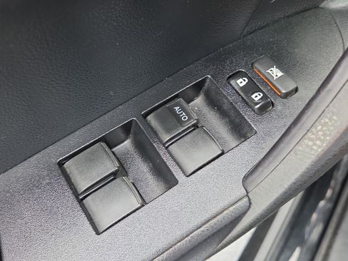 Used 2018 Toyota Corolla SE image 38