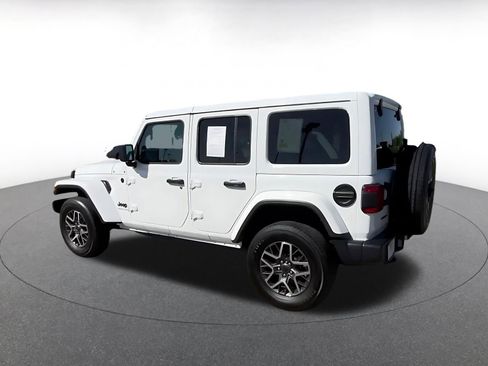 Used 2025 Jeep Wrangler Unlimited Sahara AWD/4WD image 10