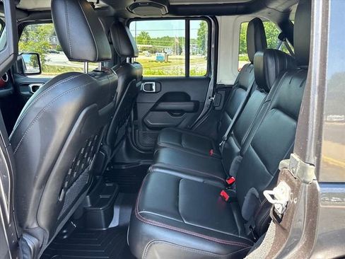 Used 2022 Jeep Wrangler Unlimited Rubicon w/ Cold Weather Group AWD/4WD image 17