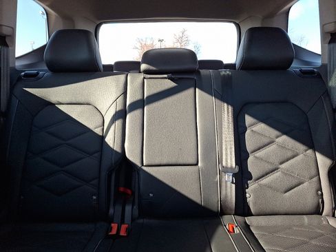 Used 2025 Volkswagen Atlas SE image 15