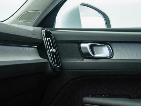 Certified 2025 Volvo XC40 B5 Plus w/ Climate Package image 23