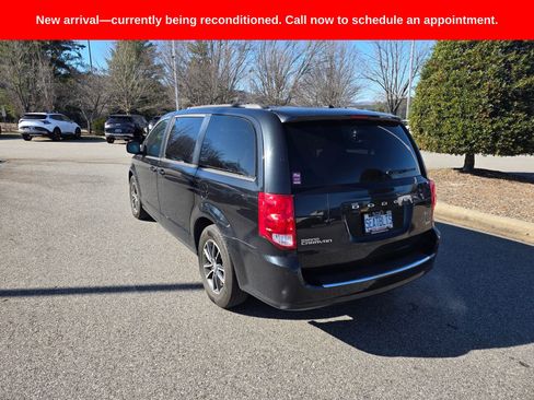 Used 2019 Dodge Grand Caravan GT image 3
