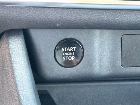 Used 2025 Nissan Rogue SV FWD image 22