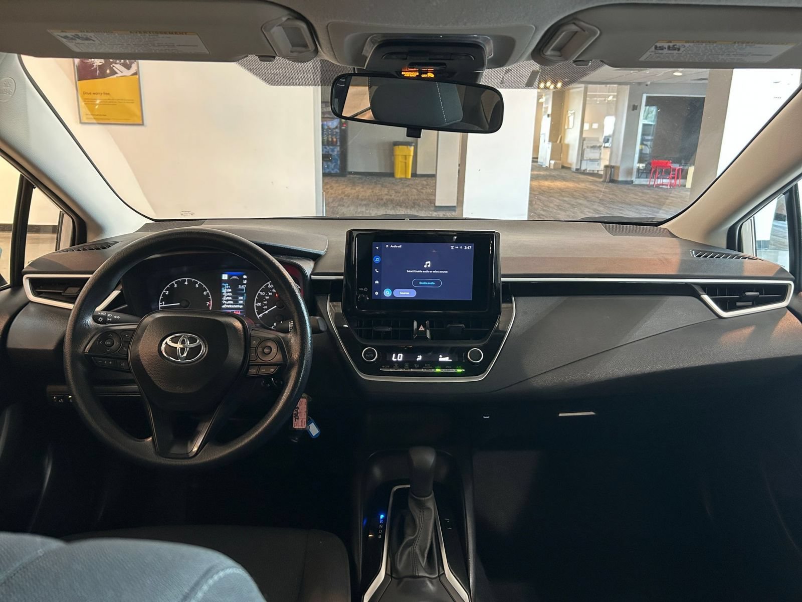 Used 2025 Toyota Corolla LE FWD image 30