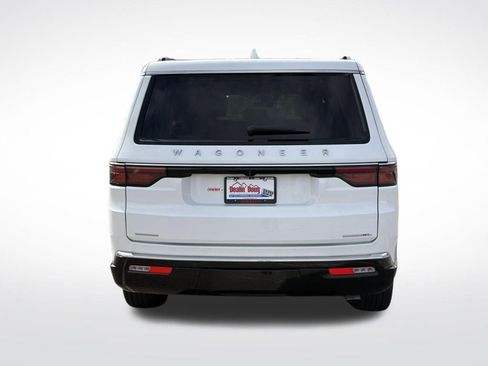Used 2023 Jeep Wagoneer L Series II image 4