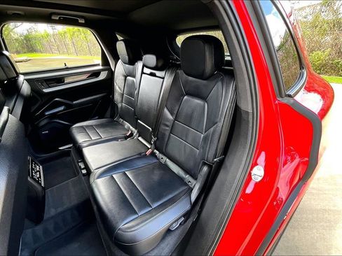 Used 2024 Porsche Cayenne AWD/4WD image 37