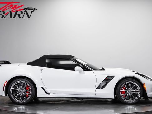 Used 2016 Chevrolet Corvette Z06 w/ 3LZ Preferred Equipment Group RWD image 14