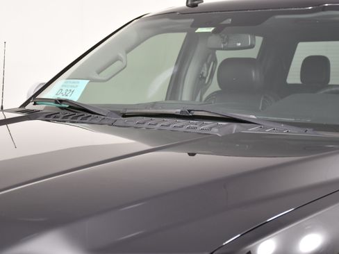 Used 2019 Ford F150 Lariat w/ Equipment Group 502A Luxury AWD/4WD image 12