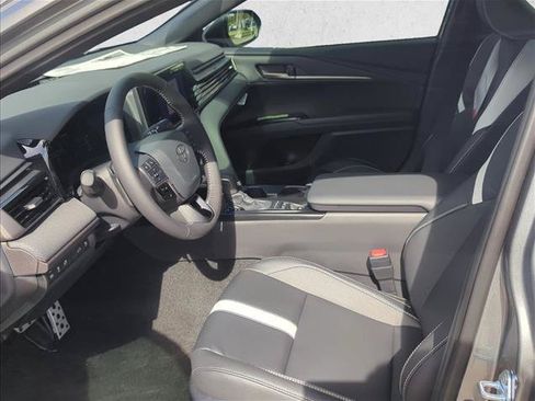 Used 2026 Toyota Camry Hybrid FWD image 11